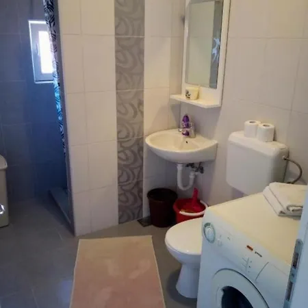 Ema Apartment