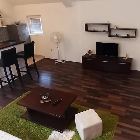 Apartment Ema *